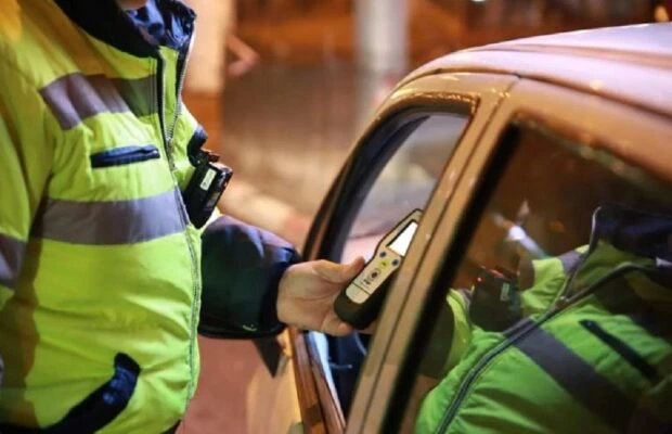 Avocat penalist din București oferind consultanță pentru anulare rezultate drug test și apărare în dosare de conducere sub influența substanțelor psihoactive.