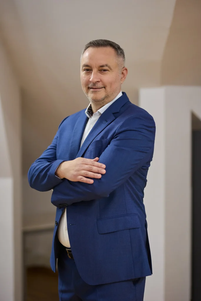 Avocat Vasile Dan Uțiu, specialist în drept penal din București, autorul articolului despre obținerea renunțării la aplicarea pedepsei pentru alcool la volan.